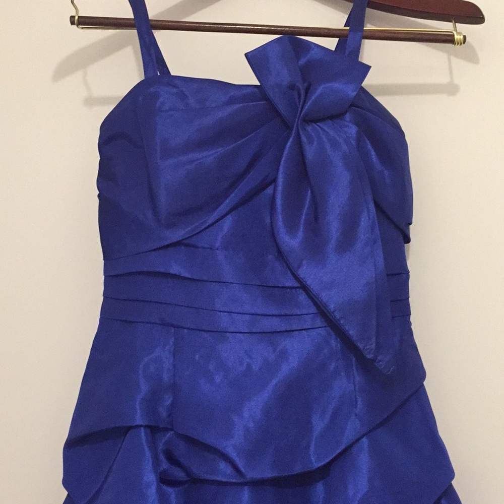 GORGEOUS FORMAL DRESS - Picture 4 of 6